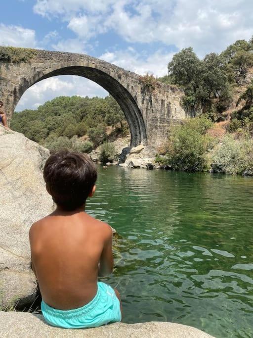 Casa Rural en Candeleda con piscina y un maravilloso jardín Exterior foto
