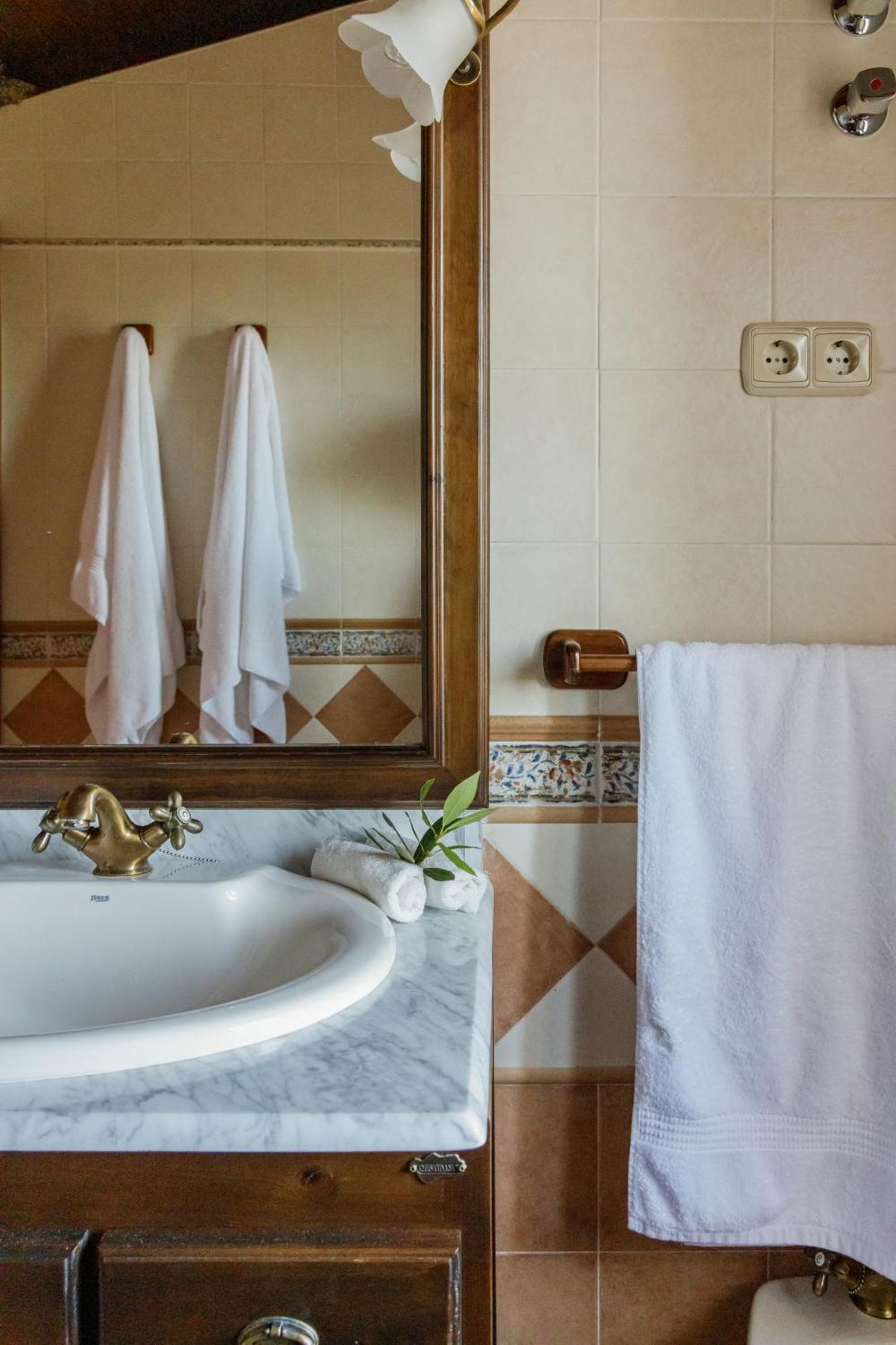 Casa Rural en Candeleda con piscina y un maravilloso jardín Exterior foto