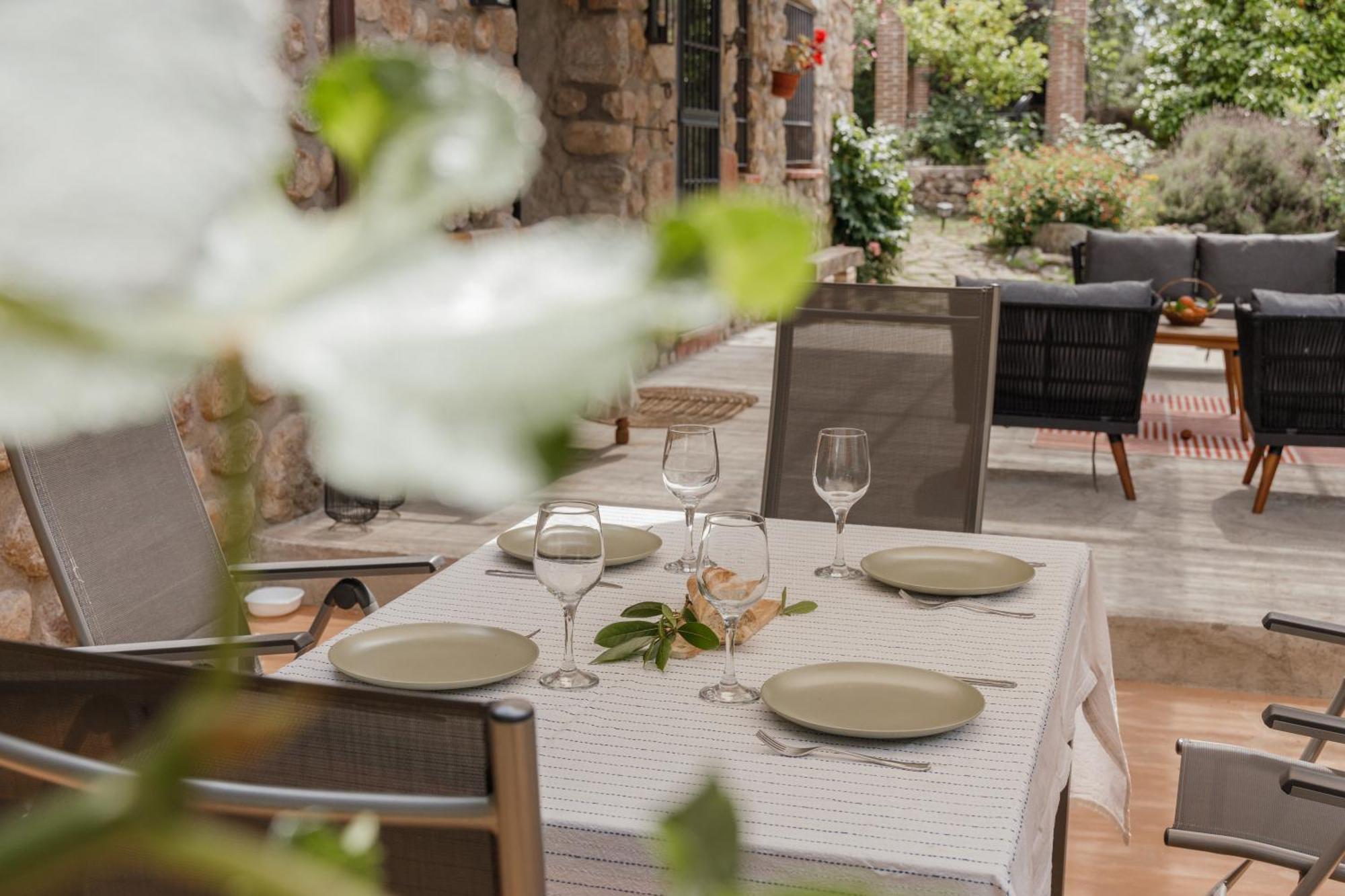 Casa Rural en Candeleda con piscina y un maravilloso jardín Exterior foto